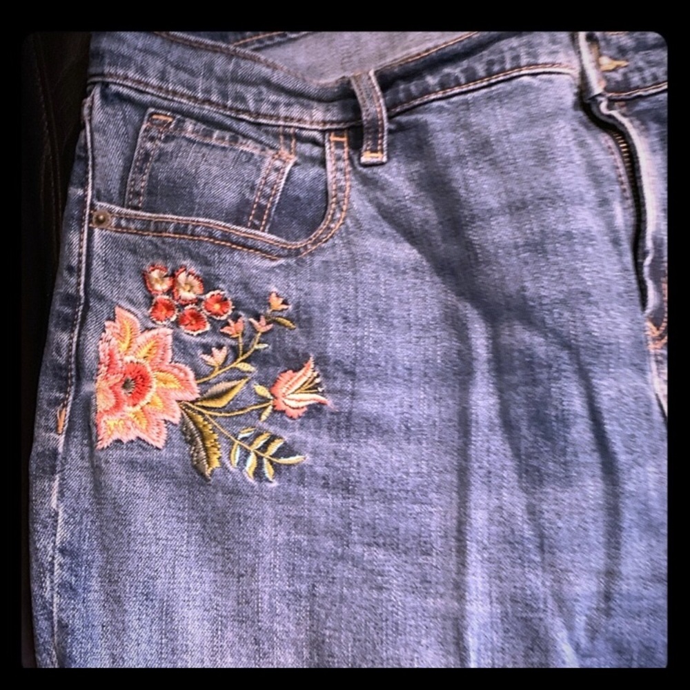 OLD NAVY Embroidered Boyfriend jeans